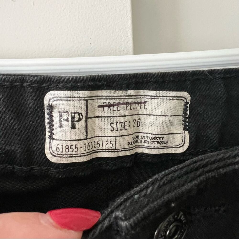 Free People Black High Rise Ankle Jeans Raw Hem Straight Leg Skinny Size 26 - Picture 5 of 9